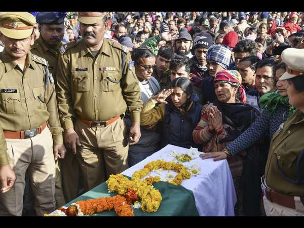 ಅಪ್ಪನ ಸೇವೆಗೆ ನೊಂದ ಮಗಳ ಸೆಲ್ಯೂಟ್‌