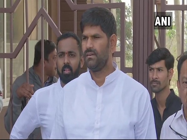 ಅಜ್ಞಾತ ಸ್ಥಳದಿಂದ ಫೇಸ್‌ಬುಕ್‌ನಲ್ಲಿ ಪತ್ರ