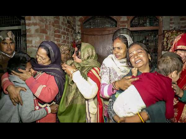 'ಮಗನೇ ಅಳಬೇಡ ಅಪ್ಪ ಬರುವರು'