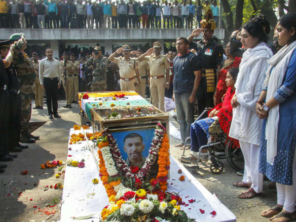 ವಾಪಸ್ ಬಂದರು, ಆದರೆ ಶವಪೆಟ್ಟಿಗೆಯೊಳಗೆ! ವಾಪಸ್ ಬಂದರು, ಆದರೆ ಶವಪೆಟ್ಟಿಗೆಯೊಳಗೆ!