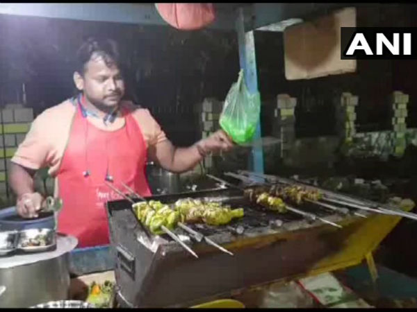 A Chhattisgarh store owner offers discount for chicken to the people who say Pakistan Murdabad A Chhattisgarh store owner offers discount for chicken to the people who say Pakistan Murdabad