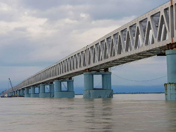 ರಸ್ತೆ ಮತ್ತು ರೈಲು ಮಾರ್ಗ