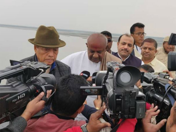 ದೇವೇಗೌಡರಿಂದ ಶಂಕುಸ್ಥಾಪನೆ