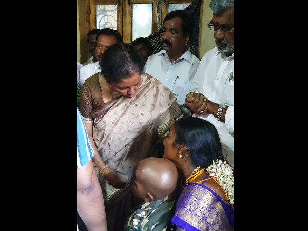 Sivamuniyan saluted and kissed the coffin draped in tricolour 