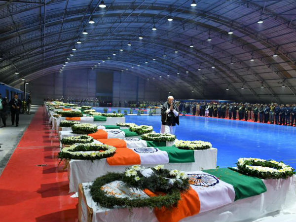 PM Narendra Modi pay tribute to martyred in the Pulwama attack 