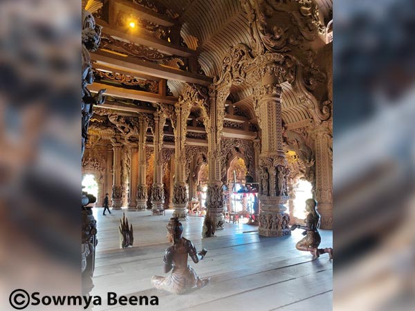 ಮರದ ನುಣುಪಾದ ಹಾಸಿನಿಂದಲೇ ನಿರ್ಮಿತ