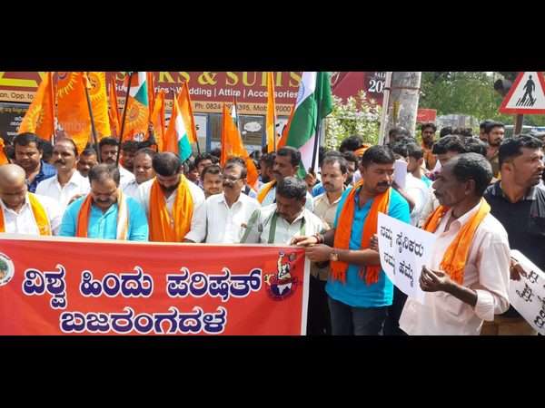 ಸರ್ಜಿಕಲ್ ಸ್ಟ್ರೈಕ್ ಆಗಲಿ ಎಂದ ಮಂಗಳೂರಿಗರು