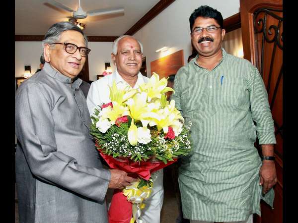 ಬಿಜೆಪಿಗೆ ಸೇರಿಕೊಳ್ಳಲು ಆಹ್ವಾನ ಬಿಜೆಪಿಗೆ ಸೇರಿಕೊಳ್ಳಲು ಆಹ್ವಾನ