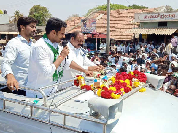  ಕುಮಾರಸ್ವಾಮಿ ಮಗ ಅಂತ ಮತ ಕೊಡಿ 