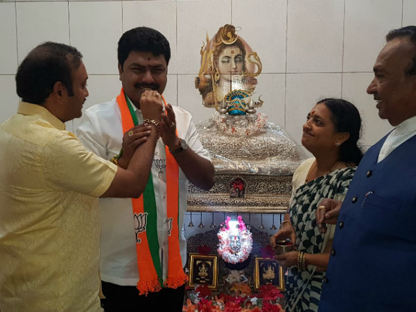 ಸ್ವಗೃಹದಲ್ಲಿ ಪೂಜೆ ನೆರವೇರಿಸಿದ ರಾಘವೇಂದ್ರ 