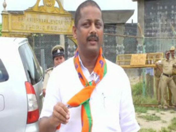 ದೇವೇಗೌಡ ಕುಟುಂಬದ ಮೇಲೂ ವಾಗ್ದಾಳಿ