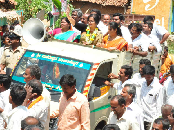  ಗೆಲುವಿಗಾಗಿ ದೇವರ ಮೊರೆ ಹೋದ ಸುಮಲತಾ 