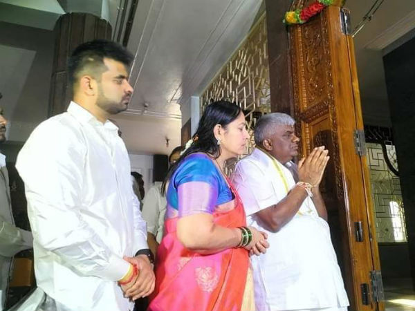 Lok Sabha Elections 2019 : Prajwal Revanna files nomination from Hassan 