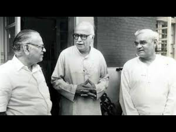 ಜೆಡಿಎಸ್ ನಿಂದ ಬಿಜೆಪಿಗೆ ಸೇರಿದ ಬೊಮ್ಮಾಯಿ ಜೆಡಿಎಸ್ ನಿಂದ ಬಿಜೆಪಿಗೆ ಸೇರಿದ ಬೊಮ್ಮಾಯಿ