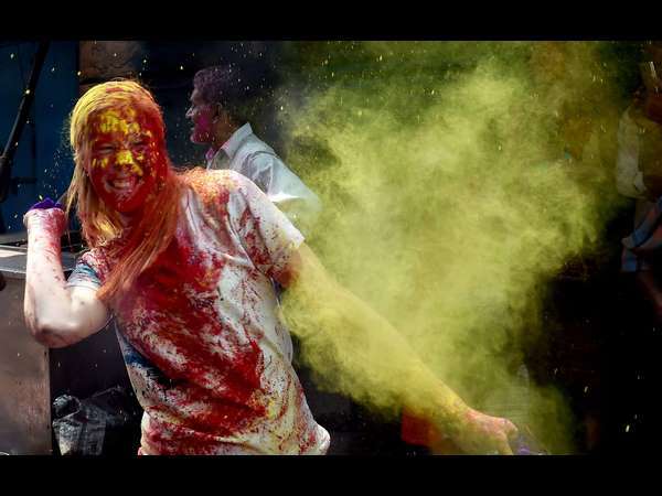 ಹೋಳಿ ಎಂದರೆ.... ಹೋಳಿ ಎಂದರೆ....