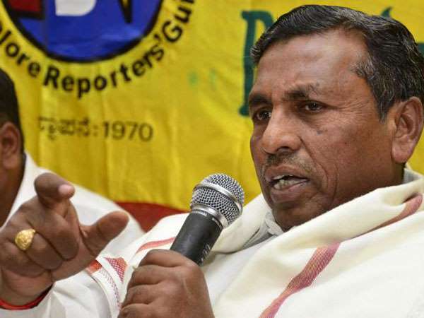 ಮುನಿಯಪ್ಪ ಬಳಿ ಇರುವ ಕಾರುಗಳೆಷ್ಟು? ಮುನಿಯಪ್ಪ ಬಳಿ ಇರುವ ಕಾರುಗಳೆಷ್ಟು?