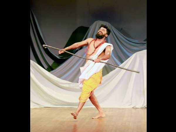 ಮಾದರಿ ಏಳು ಬೇಲಿಯಾಚೆ ಕೀಳಾಗಿ ಹುಟ್ಟಿದವನು