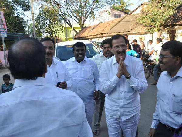 ಬಿ ಫಾರಂ ಸಿಕ್ಕಿಲ್ಲ 