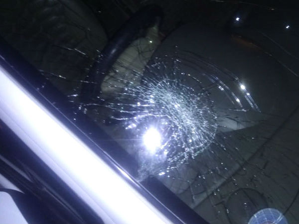 Stone thrown on Nikhil Kumaraswamys car at Mandya