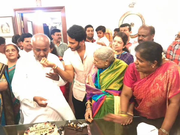 ಮಂಡ್ಯದಲ್ಲಿ ಮಾತನಾಡುತ್ತಿದ್ದ ನಿಖಿಲ್ ಕುಮಾರಸ್ವಾಮಿ 