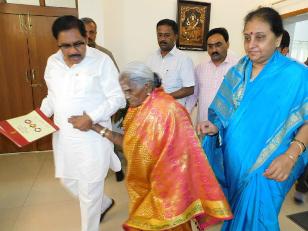 State government felicitates Salumarada thimmakka