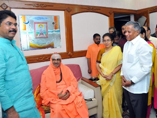 ಸುತ್ತೂರು ಶ್ರೀಗಳನ್ನು ಭೇಟಿ ಮಾಡಿ ನಂತರ ಮಾತನಾಡಿದ ತೇಜಸ್ವಿನಿ 