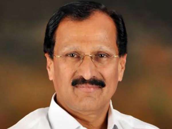 'ಹಲವು ಅಧಿಕಾರಿಗಳನ್ನು ವರ್ಗಾವಣೆ ಮಾಡಿಸಿಕೊಂಡಿದ್ದಾರೆ'