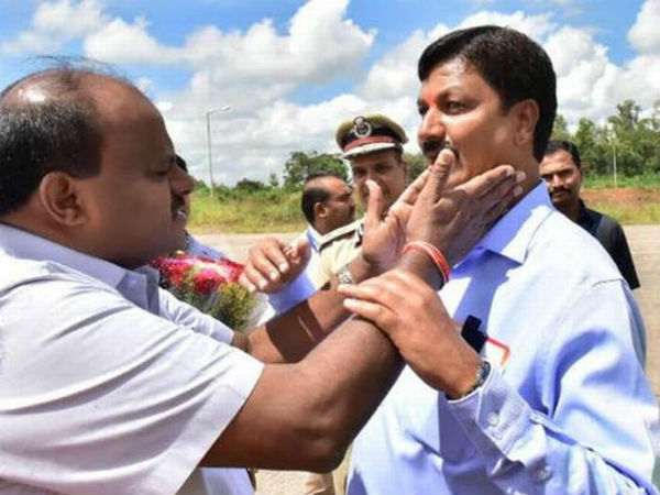 ರಮೇಶ್ ಜಾರಕಿಹೊಳಿ ಜೊತೆ ಸಿಎಂ ಮಾತುಕತೆ?