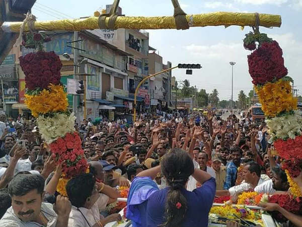 ಕಣ್ಣೀರು ಹಾಕಿದ ಸುಮಲತಾ, ಇದು ಧೈರ್ಯದ ಕಣ್ಣೀರೆಂದರು