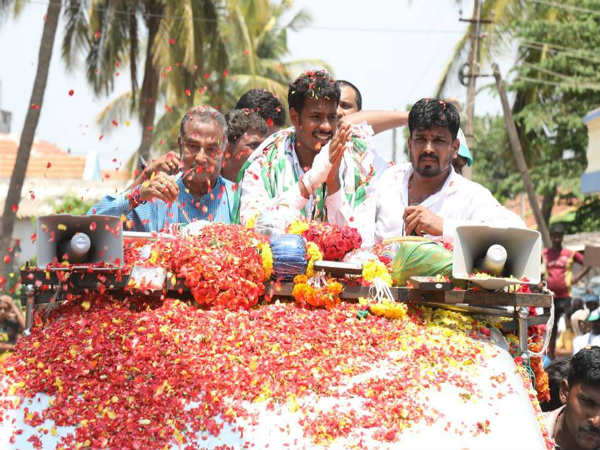 ನಿಖಿಲ್ ಪರ ಎಚ್‌ಡಿಕೆ ರೋಡ್‌ ಶೋ
