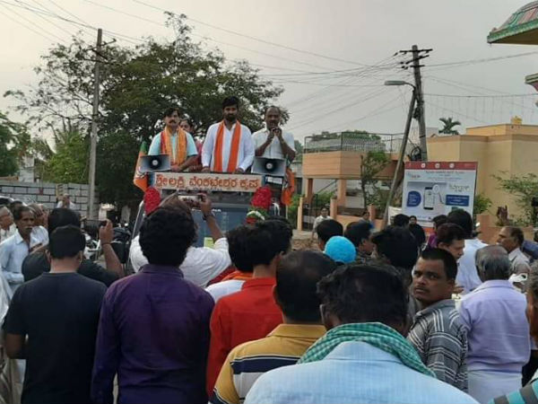 ಒನ್ ಇಂಡಿಯಾ:ಕಾಫಿ, ತಂಬಾಕು ಬೆಳೆಗಾರರ ಬೇಡಿಕೆಗಳಿಗೆ ಸ್ಪಂದಿಸಿಲ್ಲ ಎಂಬ ದೂರಿದೆ? ಒನ್ ಇಂಡಿಯಾ:ಕಾಫಿ, ತಂಬಾಕು ಬೆಳೆಗಾರರ ಬೇಡಿಕೆಗಳಿಗೆ ಸ್ಪಂದಿಸಿಲ್ಲ ಎಂಬ ದೂರಿದೆ?