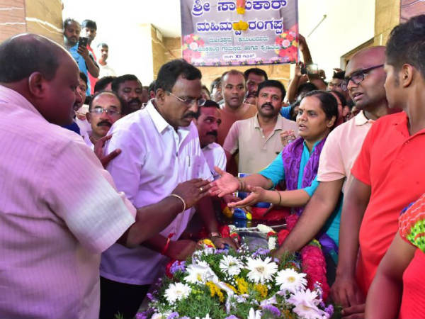 Kumaraswamy paid last respect to JDS leaders who died in Sri Lanka 