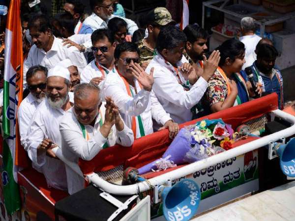 ಹಲವಾರು ಪ್ರದೇಶಗಳಲ್ಲಿ ರೋಡ್ ಶೋ