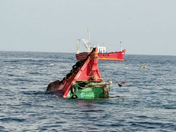Another Malpe Fishing boat accident near Maharashtra Another Malpe Fishing boat accident near Maharashtra