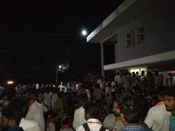 Miscreants pelt stones on BJP activists