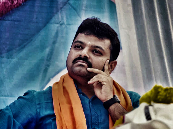 ಕಾರ್ಯಕ್ರಮವಕ್ಕೆ ಆಗಮಿಸಿದ ಮಹಿಳೆಯರನ್ನು ಎಳೆದಾಡಿದ ದೃಶ್ಯ 