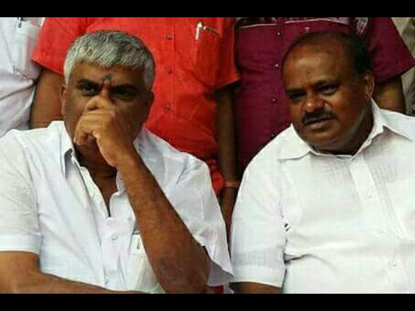 ಹಳ್ಳಿ ಕಡೆಗೆ ಹೋದಾಗ ಜನ ಪ್ರೀತಿಯಿಂದ ನಿಂಬೆಹಣ್ಣು ಕೊಡುತ್ತಾರೆ ಹಳ್ಳಿ ಕಡೆಗೆ ಹೋದಾಗ ಜನ ಪ್ರೀತಿಯಿಂದ ನಿಂಬೆಹಣ್ಣು ಕೊಡುತ್ತಾರೆ