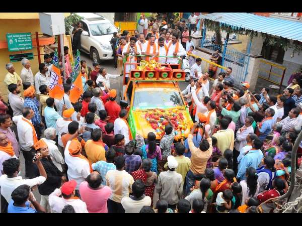 ತಮ್ಮ ಅಭಿವೃದ್ಧಿ ಕಾರ್ಯ ಹೇಳಿದ ಸದಾನಂದಗೌಡ ತಮ್ಮ ಅಭಿವೃದ್ಧಿ ಕಾರ್ಯ ಹೇಳಿದ ಸದಾನಂದಗೌಡ