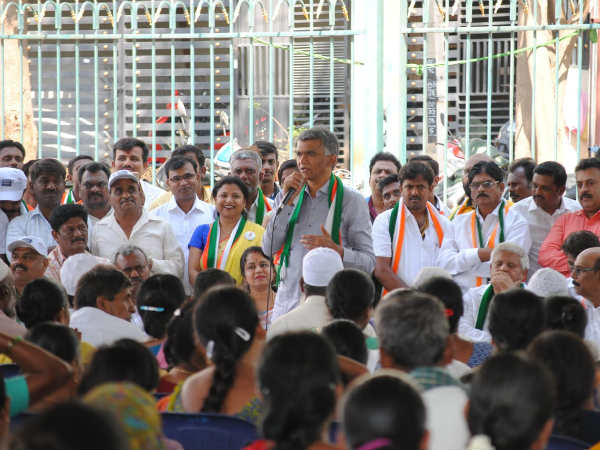 ಮೆಟ್ರೋ ರೈಲಿನಲ್ಲಿ ಪ್ರಯಾಣ ಮೆಟ್ರೋ ರೈಲಿನಲ್ಲಿ ಪ್ರಯಾಣ