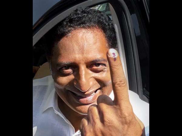 ಮತ ಚಲಾಯಿಸಿದ ಪ್ರಕಾಶ್ ರಾಜ್