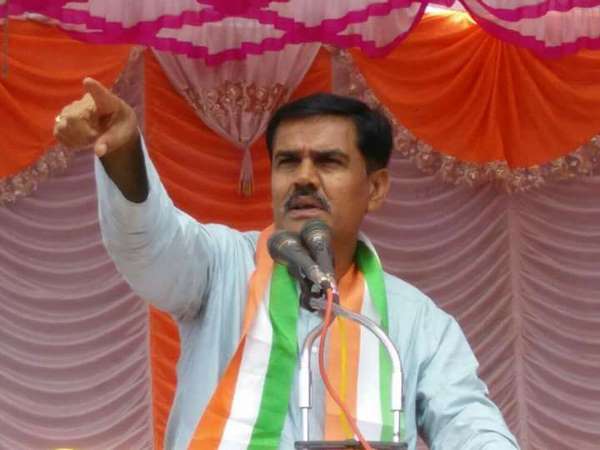 Supporters of Home Minister MB Patil tried to assault BJP MLA A.S. Patil Nadahalli Supporters of Home Minister MB Patil tried to assault BJP MLA A.S. Patil Nadahalli