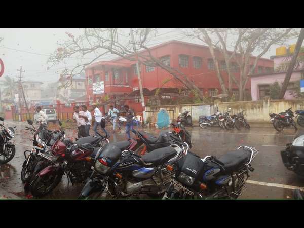  ಮನೆಯೊಂದರ ಗೇಟ್ ಗೂ ಹಾನಿ 