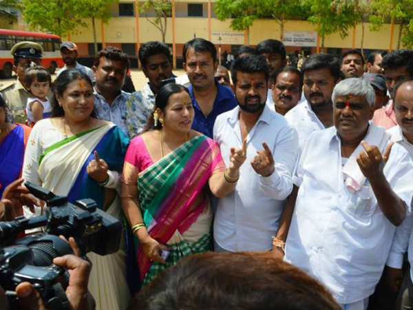 ಪ್ರಜ್ವಲ್ ರೇವಣ್ಣ ಮತದಾನ