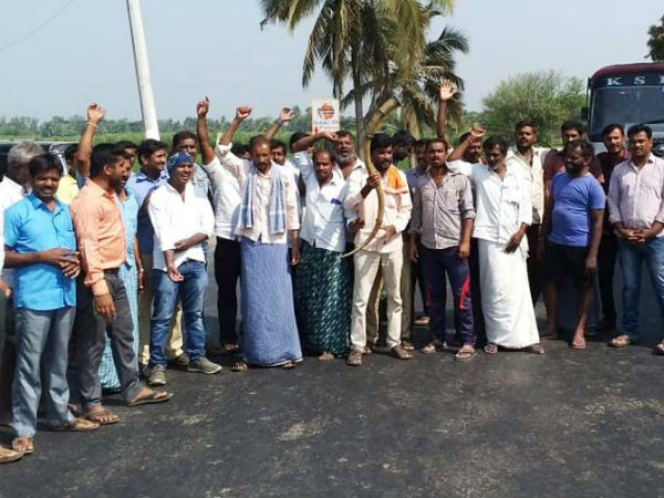 Ambareesh fans protested against MP L.R.Shivarame Gowda