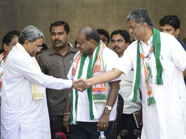 ಓಲ್ಡ್ ವೈನ್ ಇಂತೆ ನ್ಯೂ bottle 