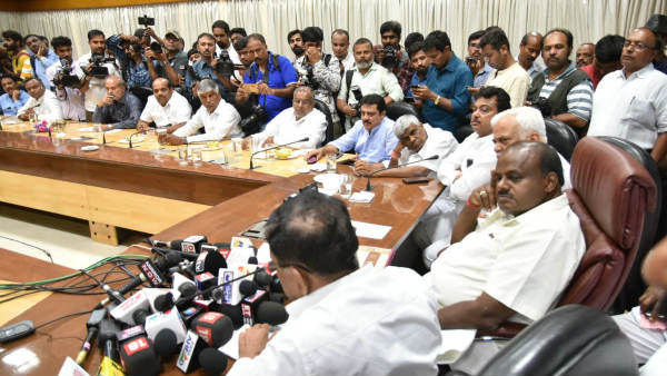 ಸಚಿವರು ಅಧಿಕಾರಿಗಳು ಭಾಗಿ