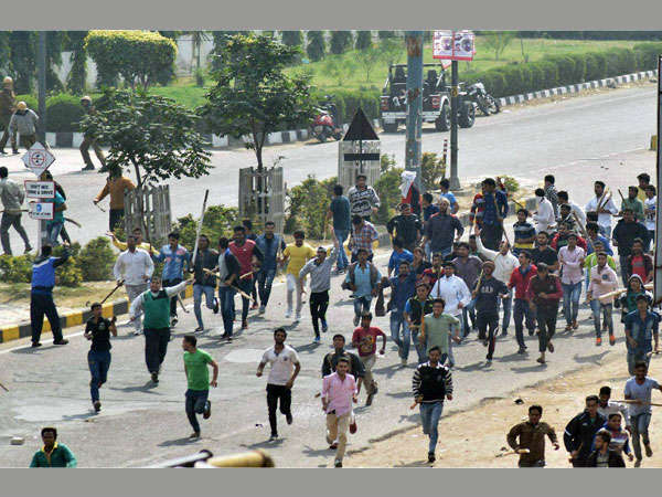 ಅಂಗಡಿ ಧ್ವಂಸ ಮಾಡಿದ ಹಮಾಲಿಗಳು