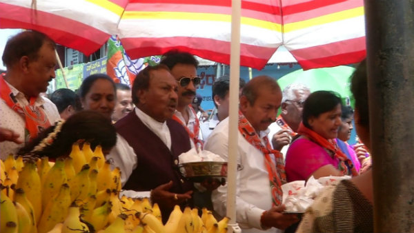 KS Eshwarappa distributes laddu for people in Shivamogga city 