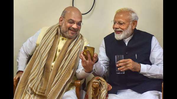 ಮೋದಿ- ಅಮಿತ್ ಶಾ ಕೈಯಲ್ಲಿ ಅಸಹಾಯಕವಾಯಿತೇ ಚು.ಆಯೋಗ? ಮೋದಿ- ಅಮಿತ್ ಶಾ ಕೈಯಲ್ಲಿ ಅಸಹಾಯಕವಾಯಿತೇ ಚು.ಆಯೋಗ?