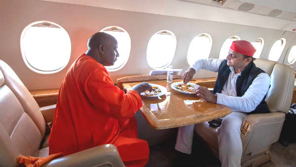 Photo of Akhilesh Yadav sharing meal with Yogi Adityanath lookalike goes viral Photo of Akhilesh Yadav sharing meal with Yogi Adityanath lookalike goes viral